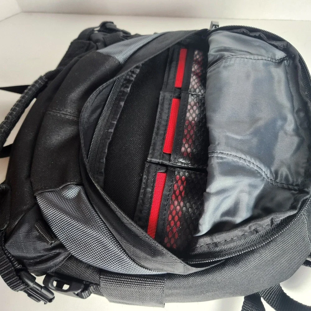 Tamrac 5767 Velocity 7x Sling Pack Camera Bag Black Gray DSLR Messenger